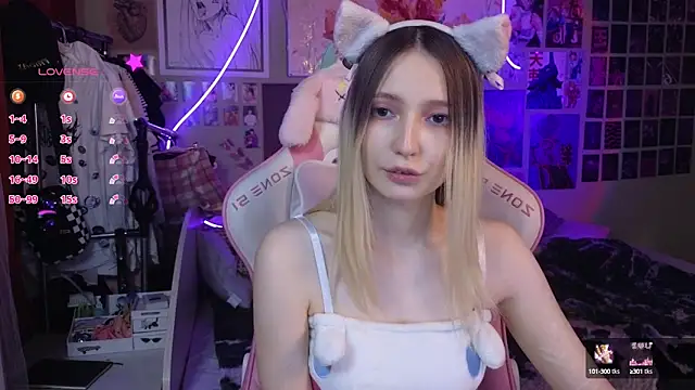 Snapshot of Evie_Ro chatting on 03/01/25, 11:04 Evie Ro online show from 03/01/25, 11:04