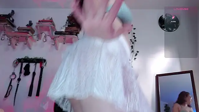 Snapshot of Eve_Blue77 chatting on 04/24/26, 10:23 Eve Blue77 online show from 04/24/26, 10:23