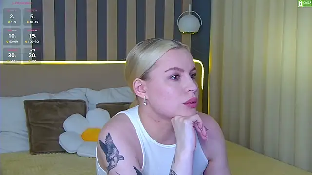 Snapshot of AmaliaBell chatting on 07/12/26, 01:12 AmaliaBell online show from 07/12/26, 01:12