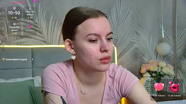 Snapshot of AmaliaBell chatting on 09/22/25, 01:06 AmaliaBell online show from 09/22/25, 01:06