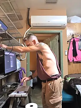 Snapshot of leahcimnikral chatting on 09/19/25, 01:31 leahcimnikral online show from 09/19/25, 01:31