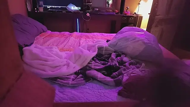 leahcimnikral online show from 04/22/26, 01:23