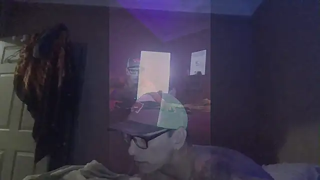 Snapshot of leahcimnikral chatting on 12/19/25, 02:48 leahcimnikral online show from 12/19/25, 02:48