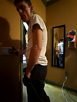 leahcimnikral online show from 12/22/25, 12:55