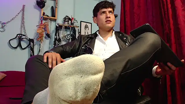 dom2travelersss online show from 11/21/25, 08:52