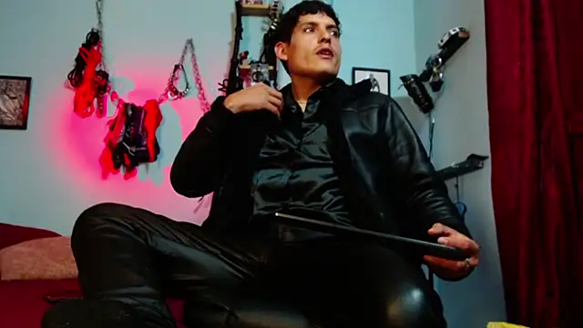 dom2travelersss online show from 04/16/26, 07:47