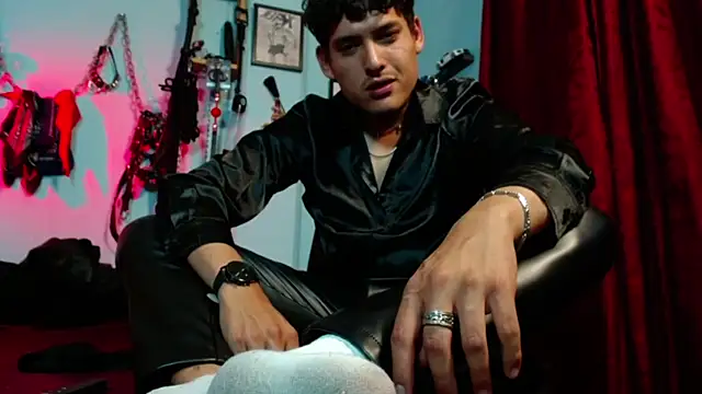 dom2travelersss online show from 04/13/26, 12:03