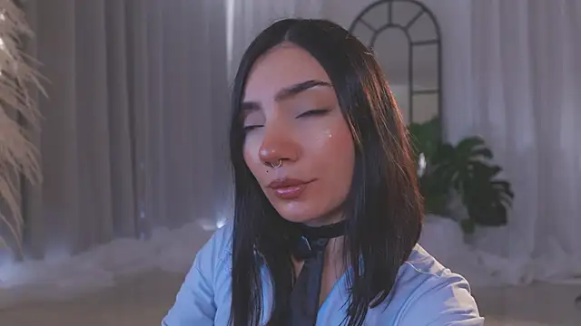 AmyArmstrong online show from 11/22/25, 10:19