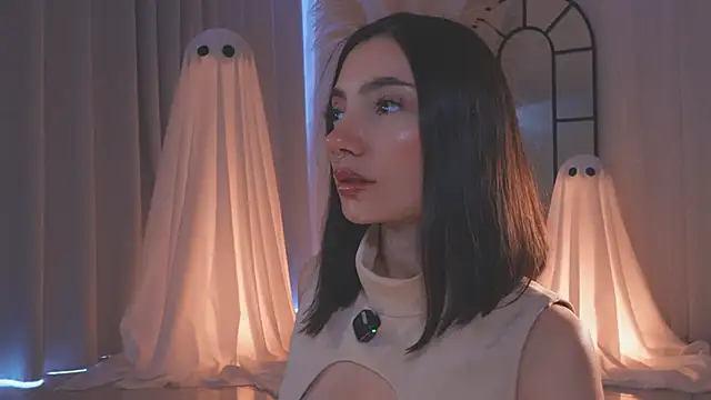 AmyArmstrong online show from 10/26/25, 07:58