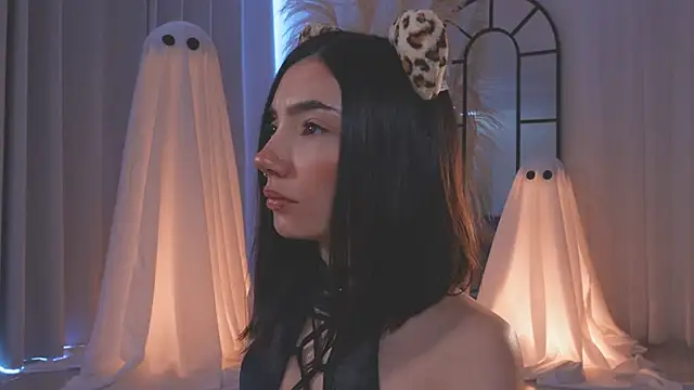 AmyArmstrong online show from 10/22/25, 03:00