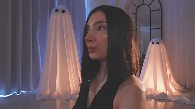 AmyArmstrong online show from 10/21/25, 02:38