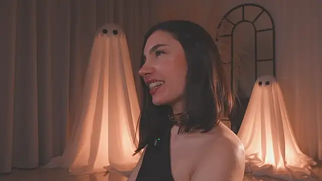 AmyArmstrong online show from 10/15/25, 01:59