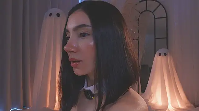 AmyArmstrong online show from 10/28/25, 07:57