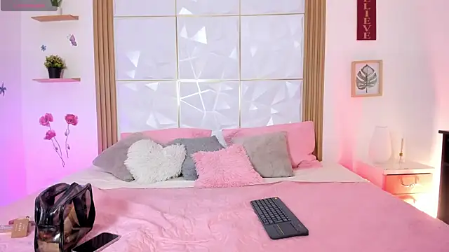 natalie jaensen online show from 04/19/26, 05:36