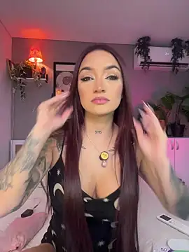 Snapshot of DaniDusan_ chatting on 11/13/25, 07:18 DaniDusan online show from 11/13/25, 07:18