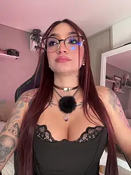 Snapshot of DaniDusan_ chatting on 11/30/25, 07:25 DaniDusan online show from 11/30/25, 07:25