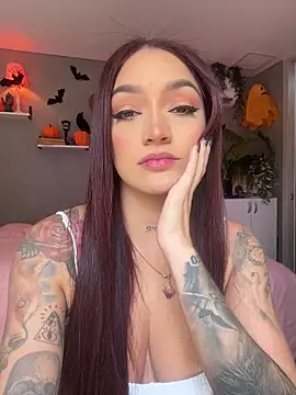 Snapshot of DaniDusan_ chatting on 10/29/25, 06:29 DaniDusan online show from 10/29/25, 06:29