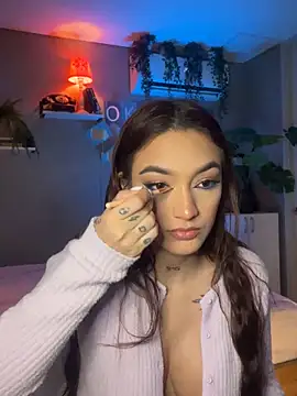 Snapshot of DaniDusan_ chatting on 09/22/25, 10:32 DaniDusan online show from 09/22/25, 10:32