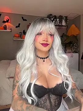 Snapshot of DaniDusan_ chatting on 10/20/25, 06:52 DaniDusan online show from 10/20/25, 06:52