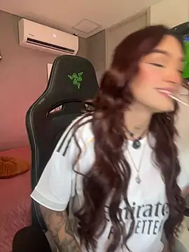 DaniDusan  online show from 04/07/26, 07:48