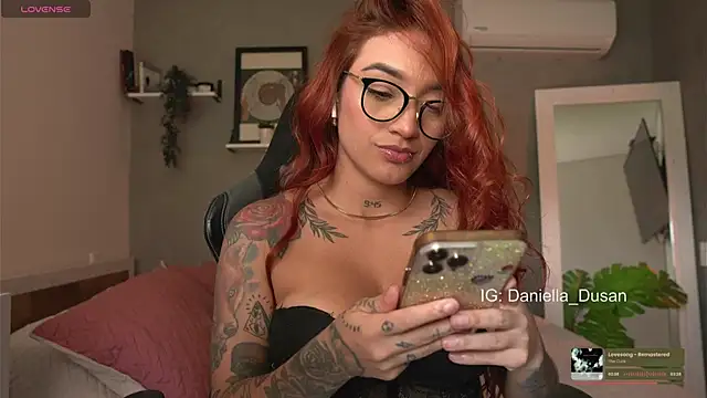 Snapshot of DaniDusan_ chatting on 01/19/25, 06:21 DaniDusan online show from 01/19/25, 06:21