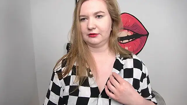 LaraDream online show from 11/06/25, 04:33