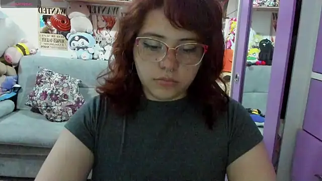 Snapshot of soficammy chatting on 02/05/25, 10:44 soficammy online show from 02/05/25, 10:44