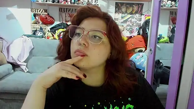 Snapshot of soficammy chatting on 03/05/25, 10:43 soficammy online show from 03/05/25, 10:43