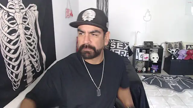 soyelcarlitos  online show from 05/03/26, 05:38