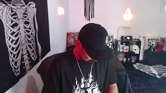 soyelcarlitos  online show from 04/22/26, 09:21