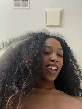 Snapshot of mismialove chatting on 03/10/25, 06:01 mismialove online show from 03/10/25, 06:01