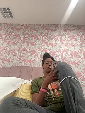mismialove online show from 05/12/26, 09:15