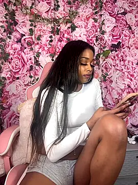 Snapshot of mismialove chatting on 10/18/25, 03:52 mismialove online show from 10/18/25, 03:52