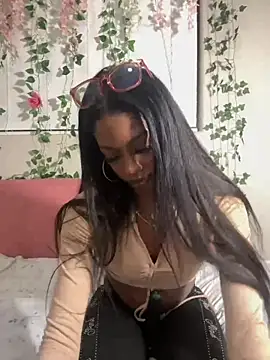 Snapshot of mismialove chatting on 06/26/26, 05:24 mismialove online show from 06/26/26, 05:24