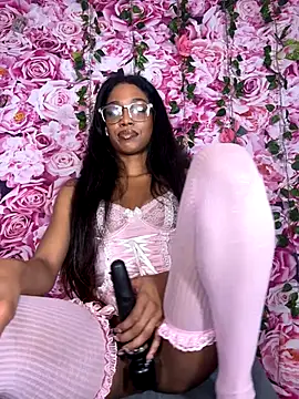 Snapshot of mismialove chatting on 10/11/25, 05:19 mismialove online show from 10/11/25, 05:19