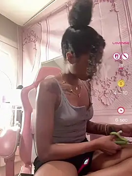 Snapshot of mismialove chatting on 06/01/26, 10:15 mismialove online show from 06/01/26, 10:15
