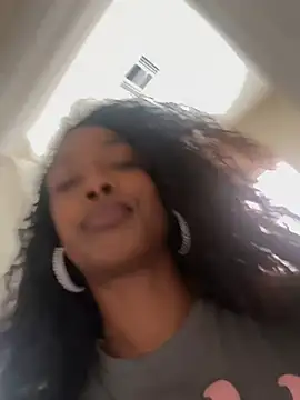 Snapshot of mismialove chatting on 06/15/26, 09:25 mismialove online show from 06/15/26, 09:25