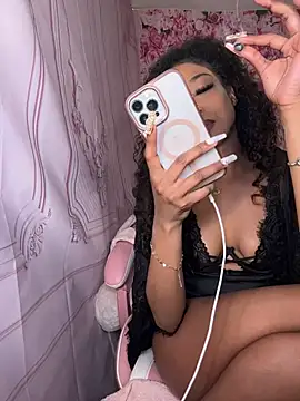 Snapshot of mismialove chatting on 03/05/26, 12:02 mismialove online show from 03/05/26, 12:02