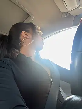 Snapshot of mismialove chatting on 03/27/26, 03:24 mismialove online show from 03/27/26, 03:24