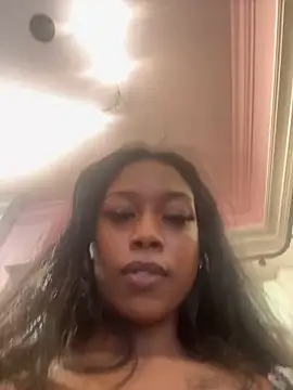 Snapshot of mismialove chatting on 10/11/25, 11:06 mismialove online show from 10/11/25, 11:06
