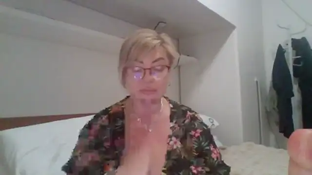 LindaL online show from 11/18/25, 12:19