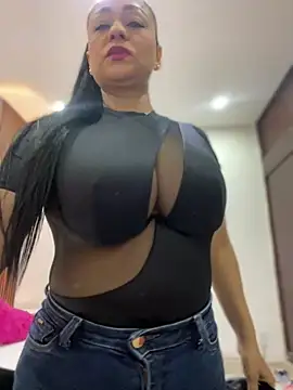 Snapshot of sofia_xxx02 chatting on 07/11/26, 12:05 sofia xxx02 online show from 07/11/26, 12:05