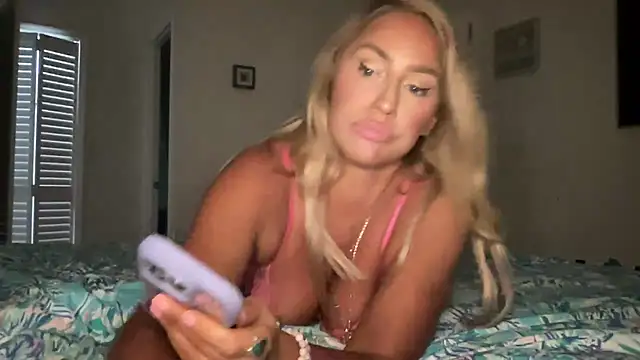 Snapshot of Fitnessbabe69 chatting on 09/25/25, 07:25 Fitnessbabe69 online show from 09/25/25, 07:25