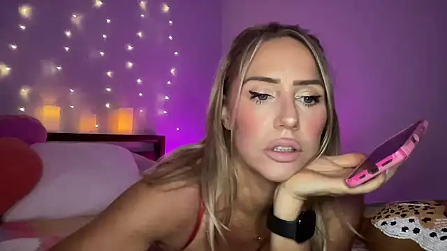 Snapshot of Fitnessbabe69 chatting on 01/29/25, 11:41 Fitnessbabe69 online show from 01/29/25, 11:41