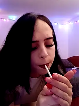 yasmine26 online show from 12/18/25, 06:12