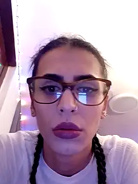 yasmine26 online show from 12/19/25, 05:59