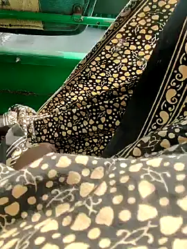 Snapshot of Kolkata___Boy chatting on 01/05/25, 04:04 Kolkata Boy online show from 01/05/25, 04:04