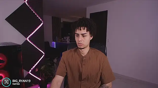 Snapshot of bigryann23 chatting on 11/30/25, 03:51 bigryann23 online show from 11/30/25, 03:51