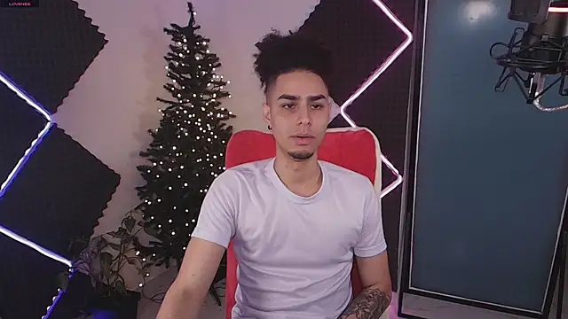 Snapshot of bigryann23 chatting on 12/20/25, 02:36 bigryann23 online show from 12/20/25, 02:36