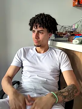 Snapshot of bigryann23 chatting on 11/02/25, 09:20 bigryann23 online show from 11/02/25, 09:20